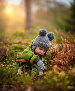 bebe dans la nature