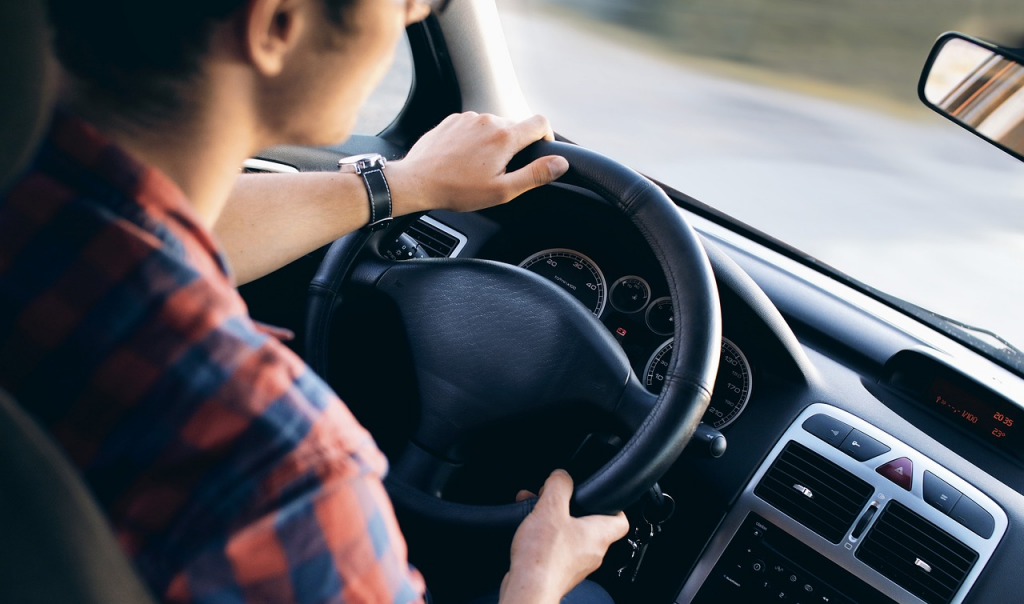 Comment démarrer une voiture manuellement