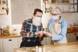 vieux-couple-dans-cuisine