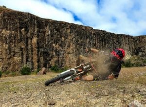 tir-dramatique-cycliste-tombant-apres-tour-dangereux