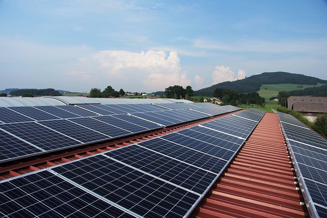 installation panneau solaire sur toiture tuile