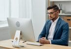 Comment adopter la bonne posture pendant le télétravail ?