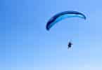 Comment se déroule un premier saut en parachute ?