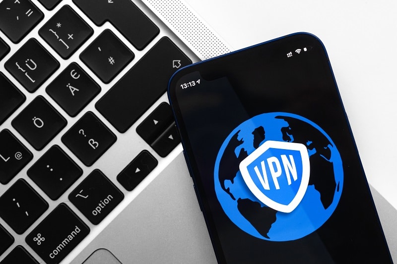 Joueur de casino qui utilise un VPN pour parier en ligne