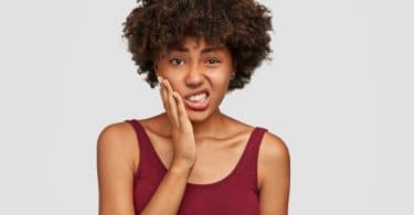 Dent ébréchée : causes, symptômes et traitement
