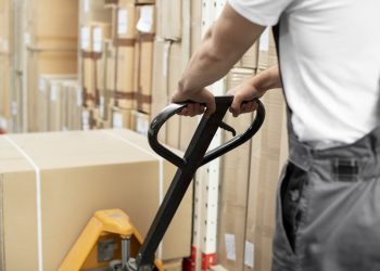 Les transpalettes en milieu industriel : répondre aux contraintes de performance