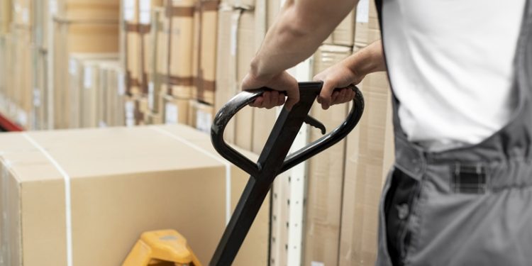 Les transpalettes en milieu industriel : répondre aux contraintes de performance